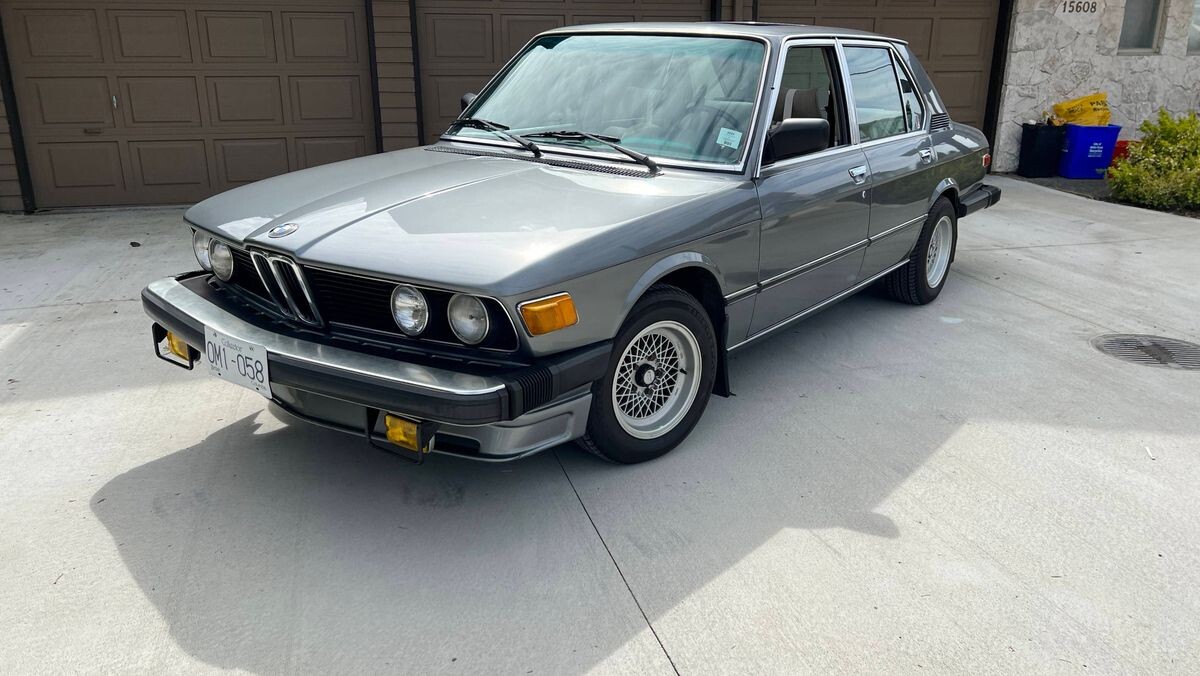 БМВ  5 серии (E12)