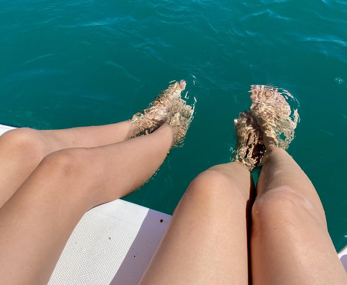 С катамарана дети тоже прыгали, а я только ножки помочила