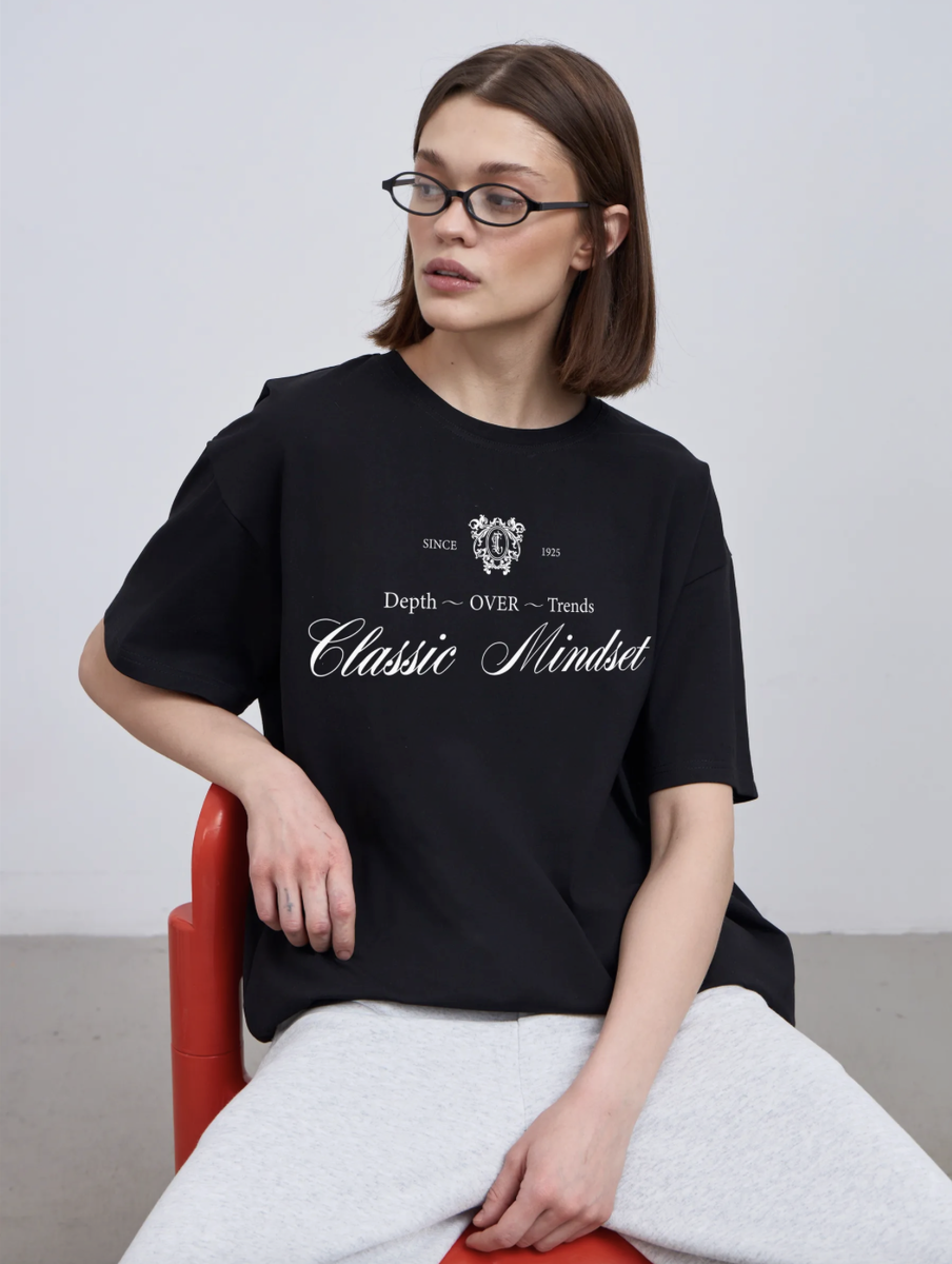 ФУТБОЛКА С ПРИНТОМ ОТ БРЕНДА ТЕЛОДВИЖЕНИЯ НА WB