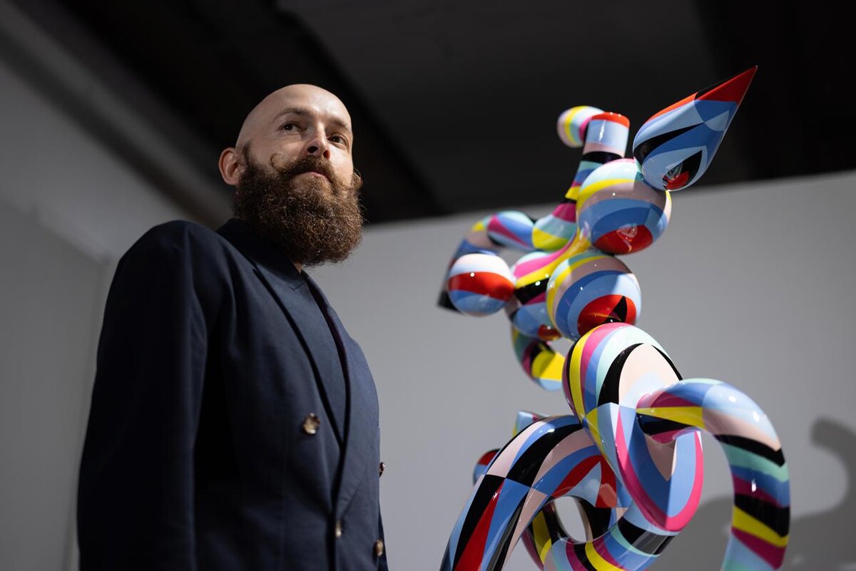 Скульптура «Вперед за билетом»