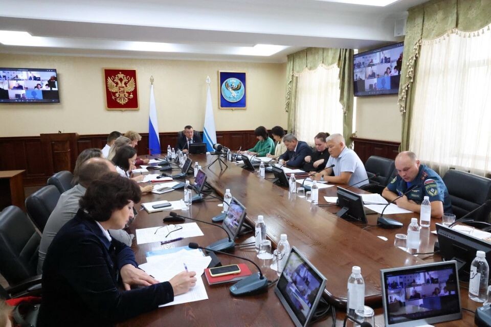    Обсуждение вопросов организации отдыха и оздоровления детей в Республике Алтай. Источник: altai-republic.ru