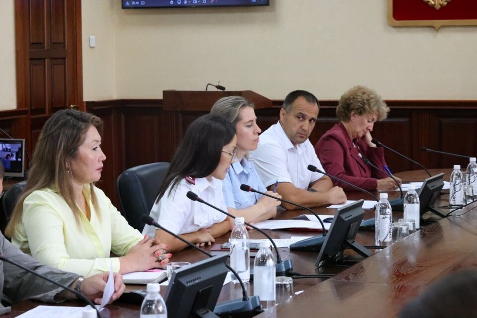    Обсуждение вопросов организации отдыха и оздоровления детей в Республике Алтай. Источник: altai-republic.ru