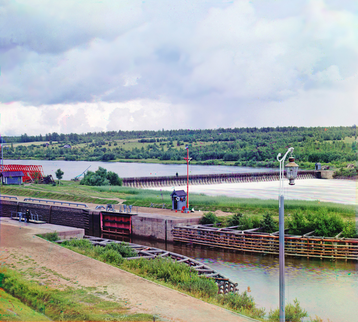 Мариинская система. Плотина и шлюз Императора Николая II у порога Черная Гряда на Шексне. Фотография С.М. Прокудина-Горского. 1909 г.