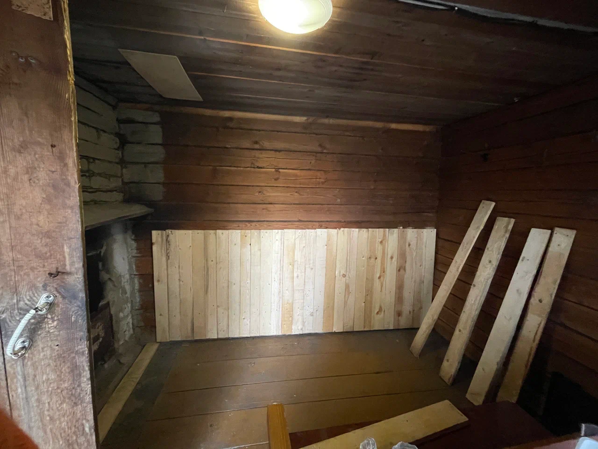 Промежуточные этапы преображения предбанника. Было проделано много работы, но предвкушение результата вдохновляло и поэтому весь процесс проходил легко.