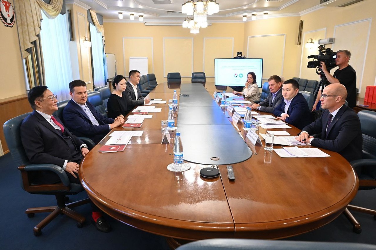 © Пресс-служба Правительства Удмуртской Республики / udmurt.ru (Встреча главы Удмуртии Александра Бречалова с китайскими инвесторам, июль 2025 г. )