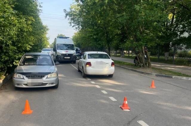    Ребёнок выбежал из-за припаркованной слева машины. Фото: УГИБДД Тверской области