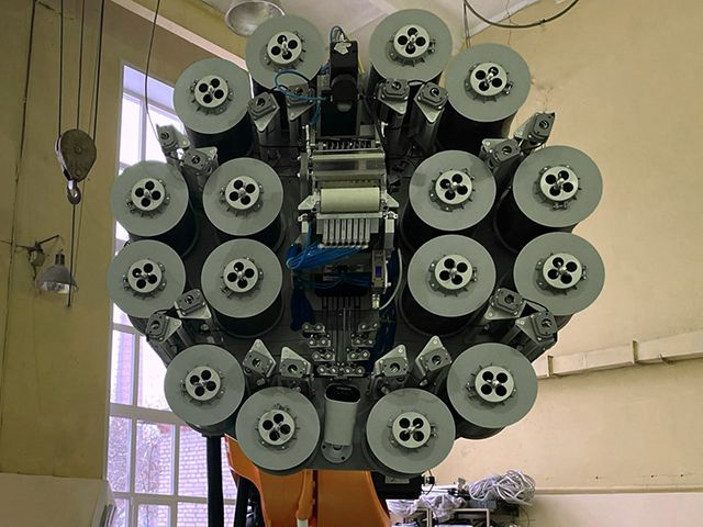 Робот-манипулятор для выкладки панелей крыла самолёта МС-21. 