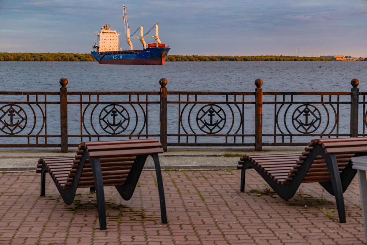 Архангельск. Вечер на набережной