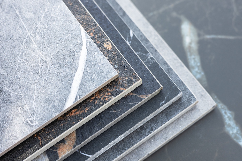    Отличие керамогранита от керамической плиточной отделки заключается в первую очередь в прочности и низком водопоглощении. / Фото: iStock