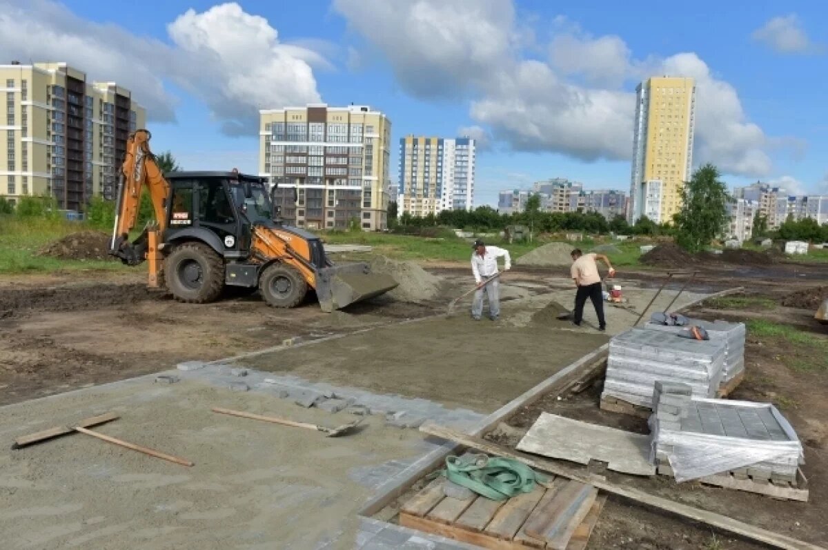    В Барнауле проверили, как идет благоустройство пространства за ТЦ «Европа»