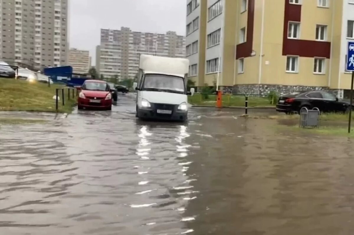    Меньше чем за час улицы городов стали напоминать венецианские каналы.