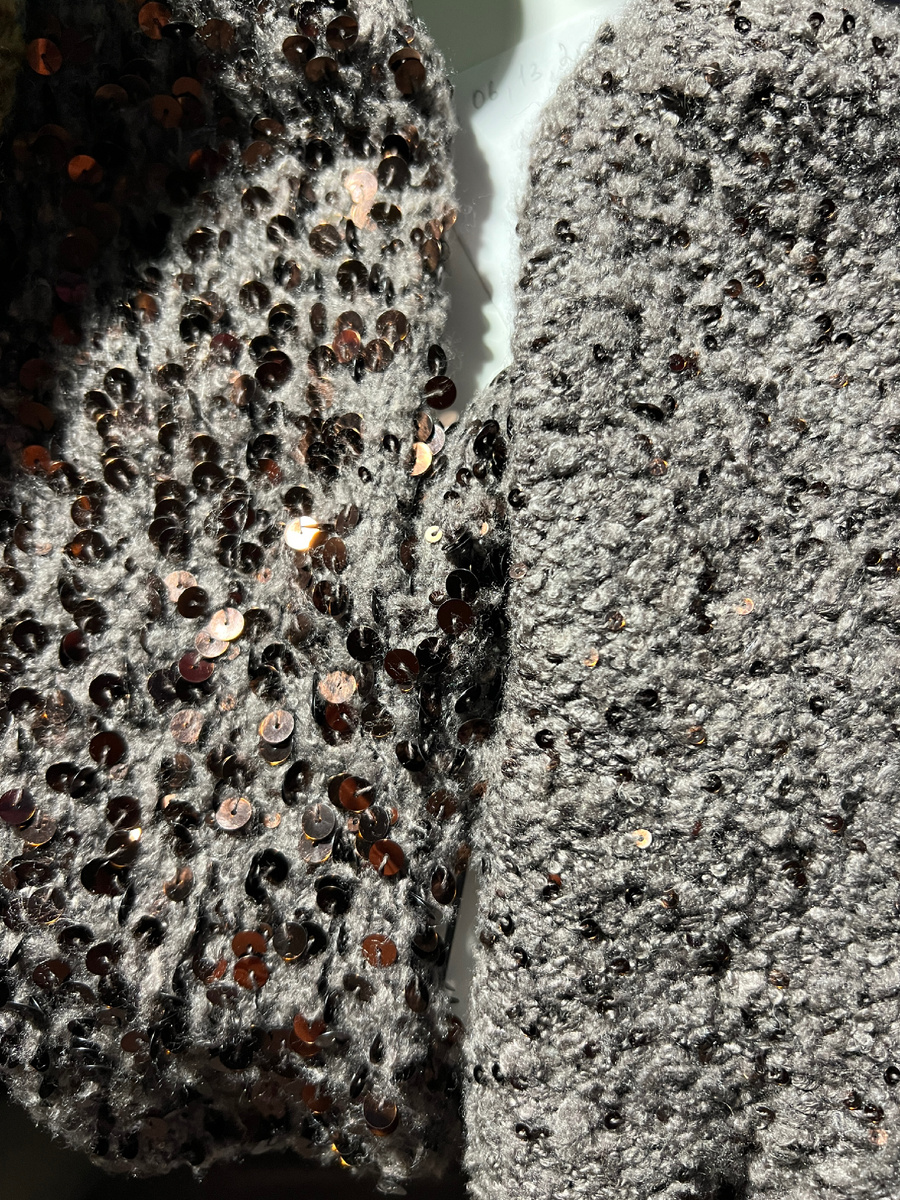 варежки с пайетками