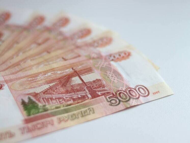     Около 400 выпускников перевели ей по 18 тысяч рублей. Фото: архив "МК в Питере".