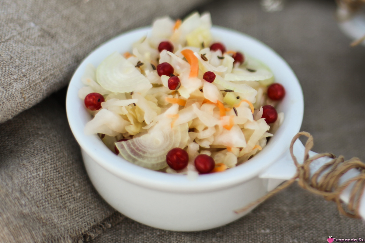    Секрет уральских хозяек раскрыт квашеная капуста с брусникой и сосновыми шишками