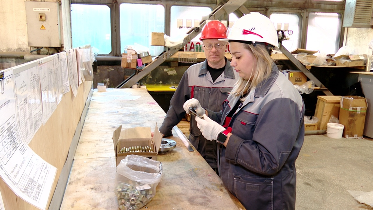 Все знают, что контролёр сварочных работ Нина Рожина поблажек не делает 