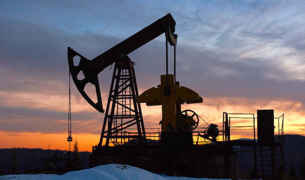 Добыча нефти. Автор фото: ArtPhoto_studio. Источник: ru.freepik.com