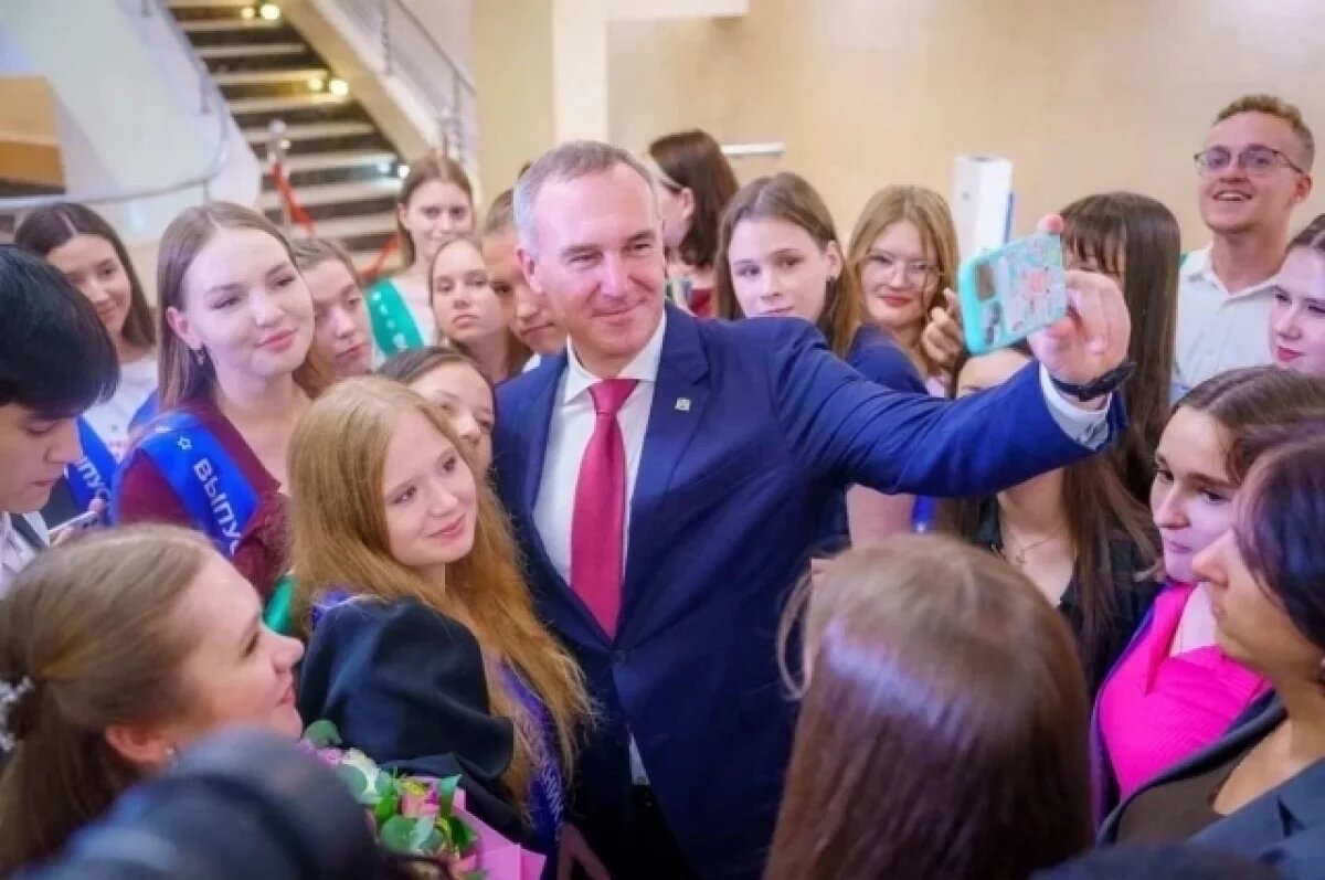    Праздник прошёл в КТЦ «Югра-Классик» в дружеской обстановке.