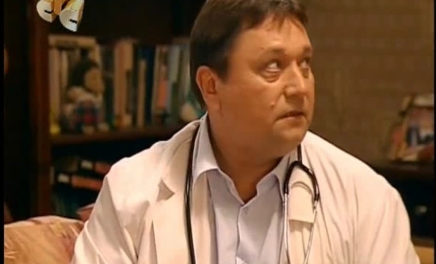 А вы знали, что Александр Клюквин засветился в сериале «Папины дочки» – в эпизодической роли врача-терапевта