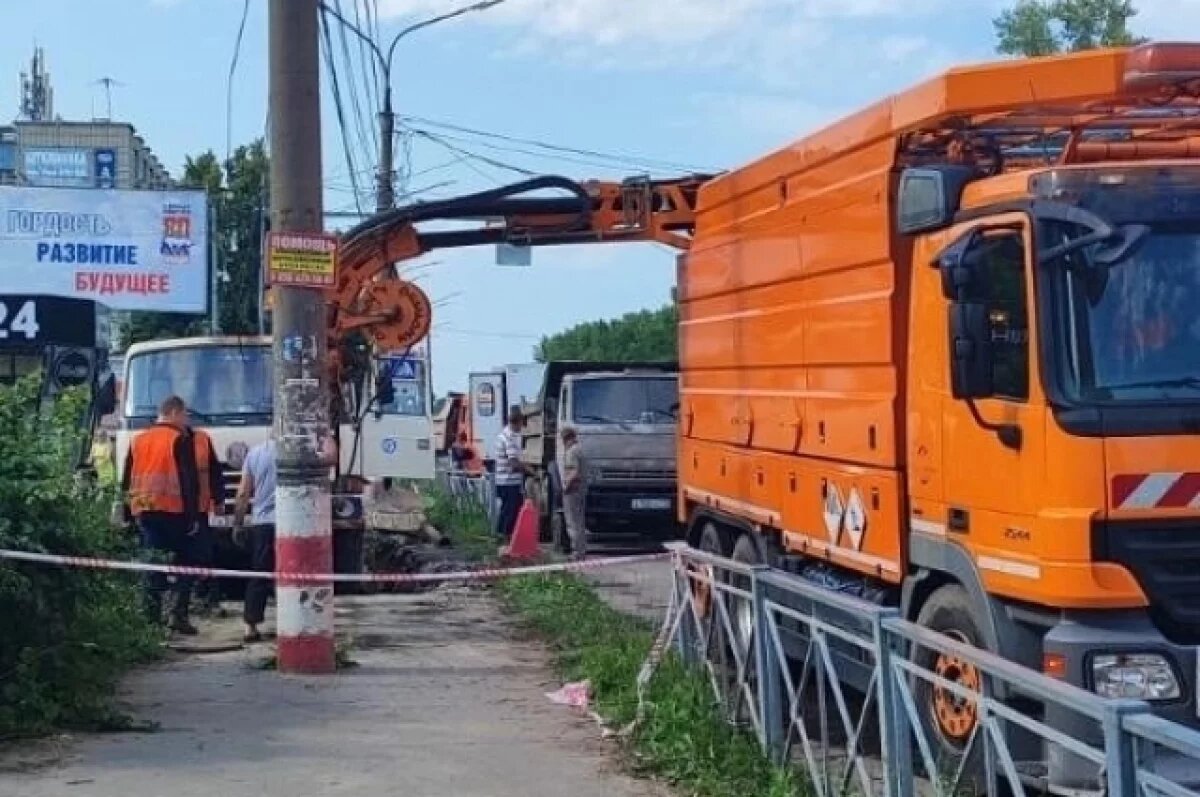    На проспекте Гая в Ульяновске восстанавливают канализационный коллектор