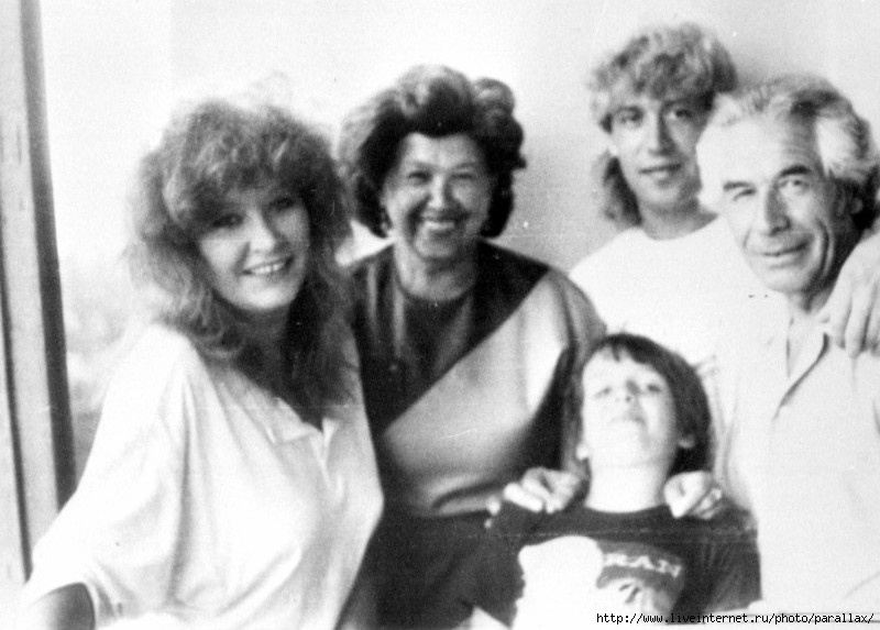 Пугачева с семьей