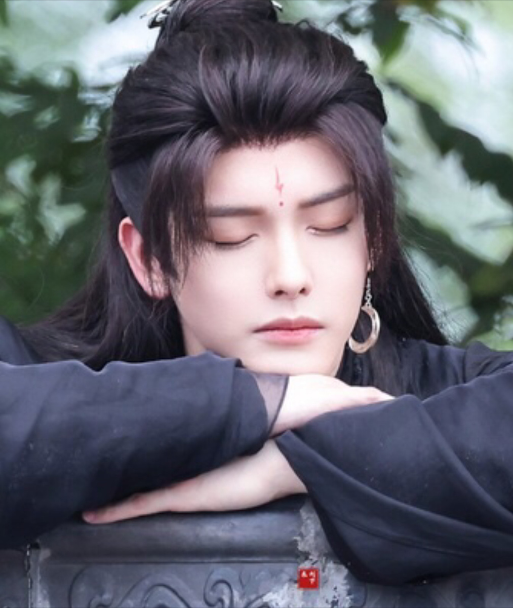 Вот он спит) Сон во сне)