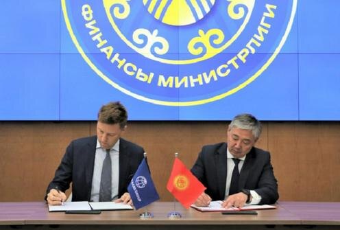 Церемония подписания соглашения. Фото пресс-службы Минфина Кыргызстана