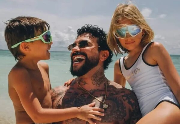    Тимати с детьми. Фото: соцсети