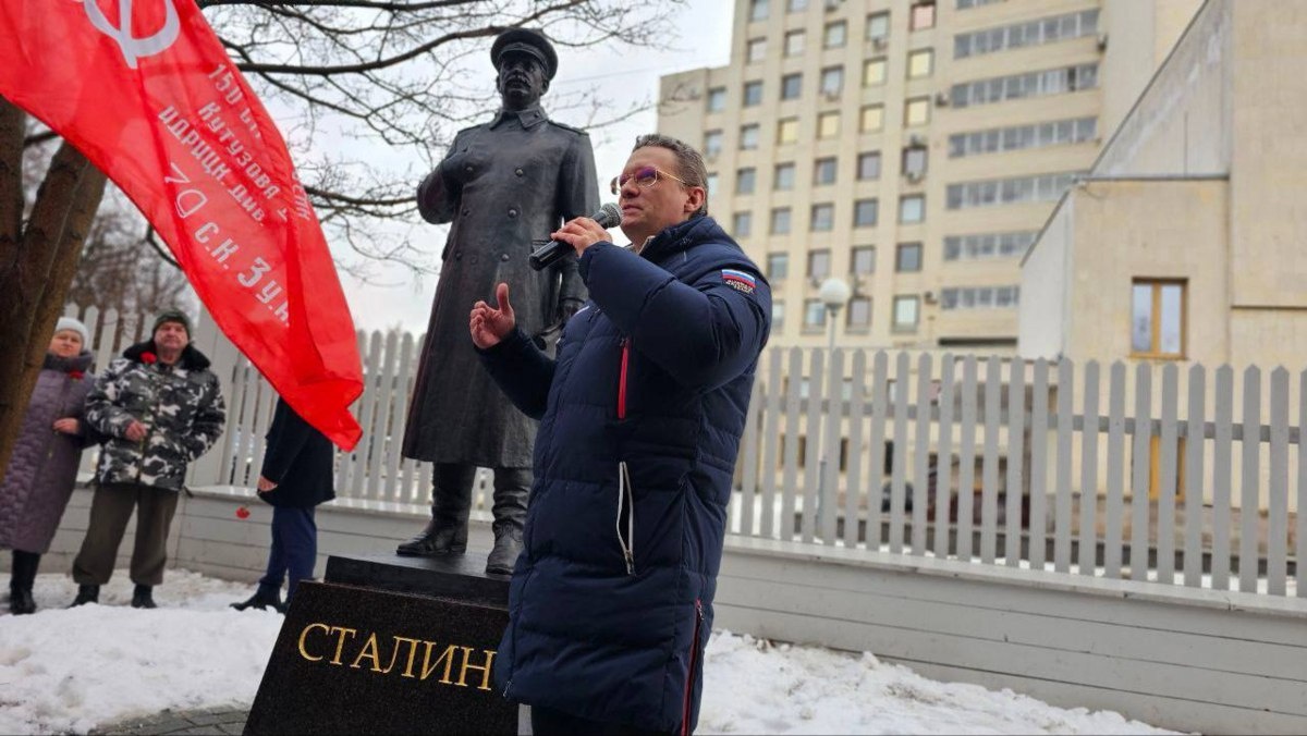 Суд по требованию прокуратуры постановил убрать памятник Сталину в Вологде
