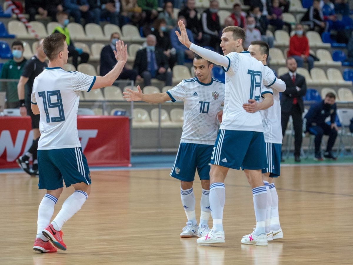    Несмотря на серьёзный возраст Робиньо (на снимке под 10-м номером) должен помочь торпедовцам в предстоящем сезоне