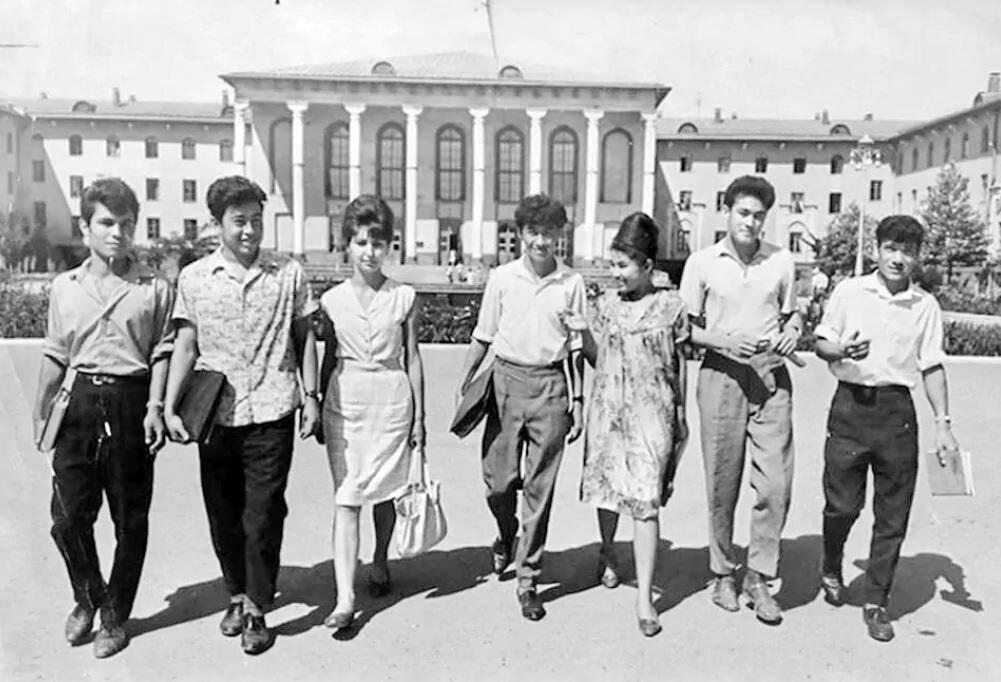 Студенты в Ташкенте 1960-е годы.                          (Фото из открытых источников)