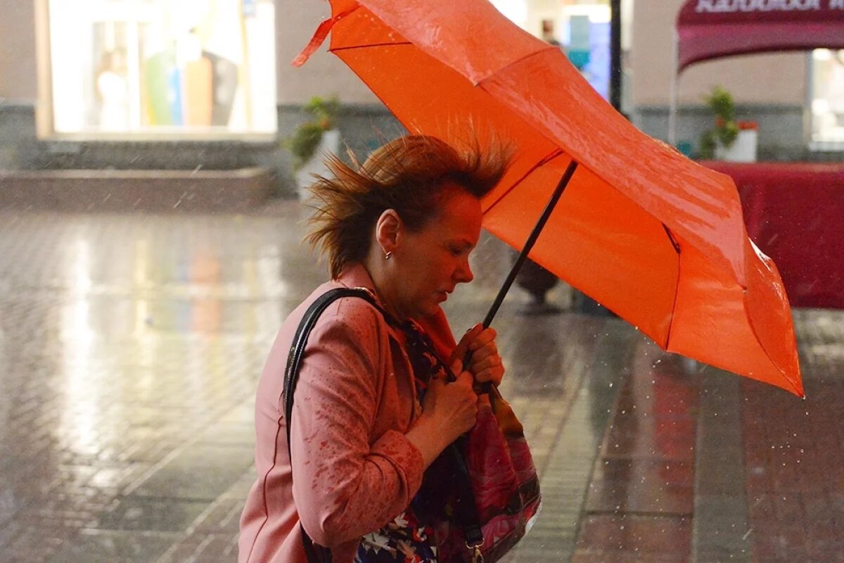    Сложившиеся условия могут вызвать «взрывную конвекцию», что может привести к внезапным грозам.