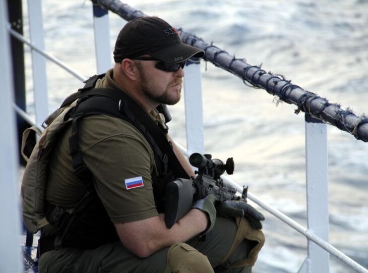     Сотрудник группы Морской безопасности Дивизиона морских операций. Источник: rsb-group.ru.