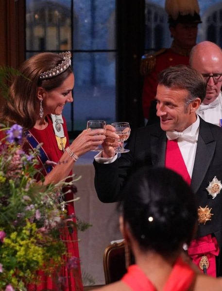    Кейт Миддлтон и Макрон. Фото: соцсети