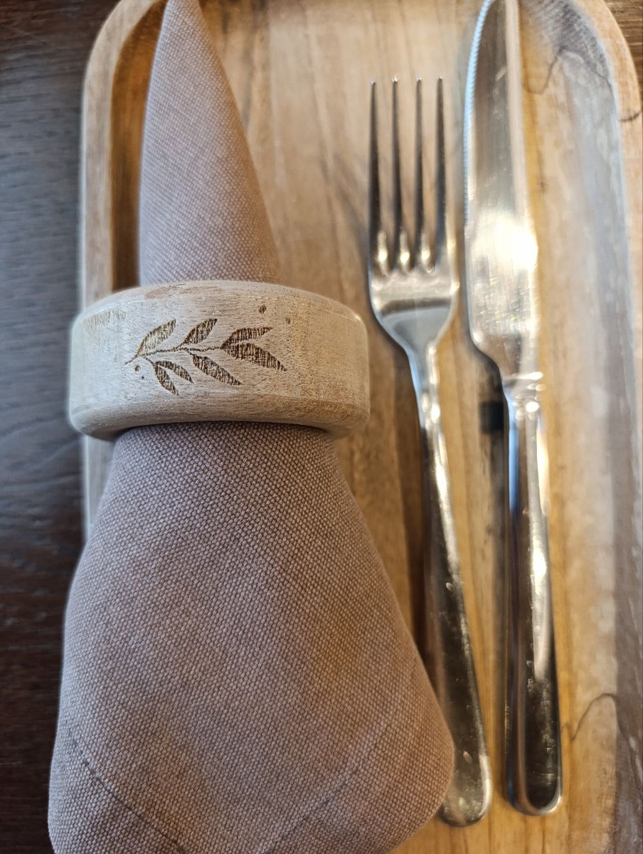 Некоторые детальки очень даже симпатичные. Жаль, что таких деталек мало.