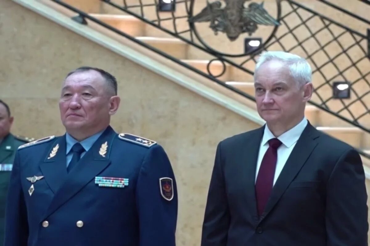    Белоусов провёл встречу с главой Минобороны Казахстана Косановым