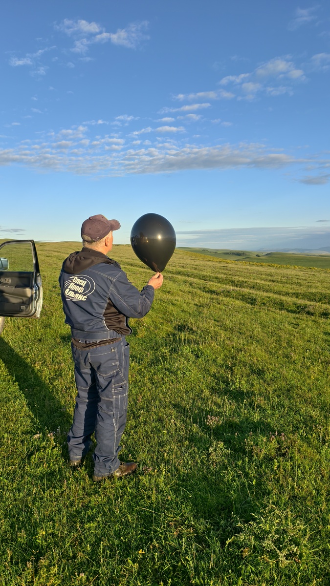 Проверка ветра перед полетом.