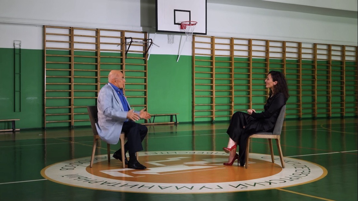 Александр Запесоцкий и Анна Имерлишвили во время съемок в спортивном зале Санкт-Петербургского Гуманитарного Университета Профсоюзов