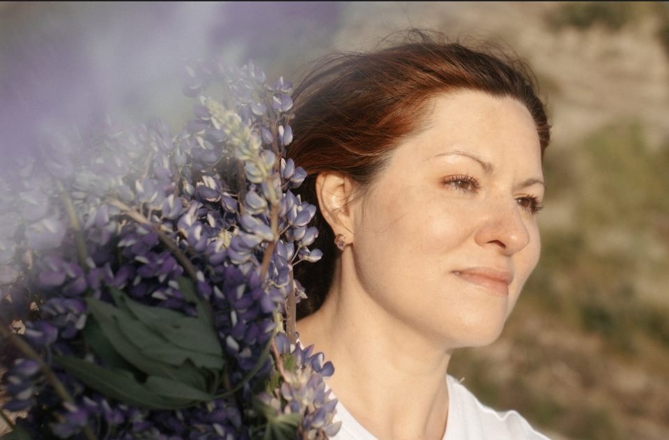 20 лет назад я стала мамой второй раз. И восстанавливала свою грудь тоже второй раз из "ушек спаниеля" в упругие полушарики с плотной кожей. В записи увидите. 