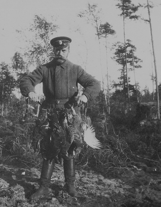 У царя всё было прекрасно, за свои 50 лет отлично прожил, регулярно ходил на охоту, детей много сделал, все было хорошо! Это вы там со своими коммунистами все испортили