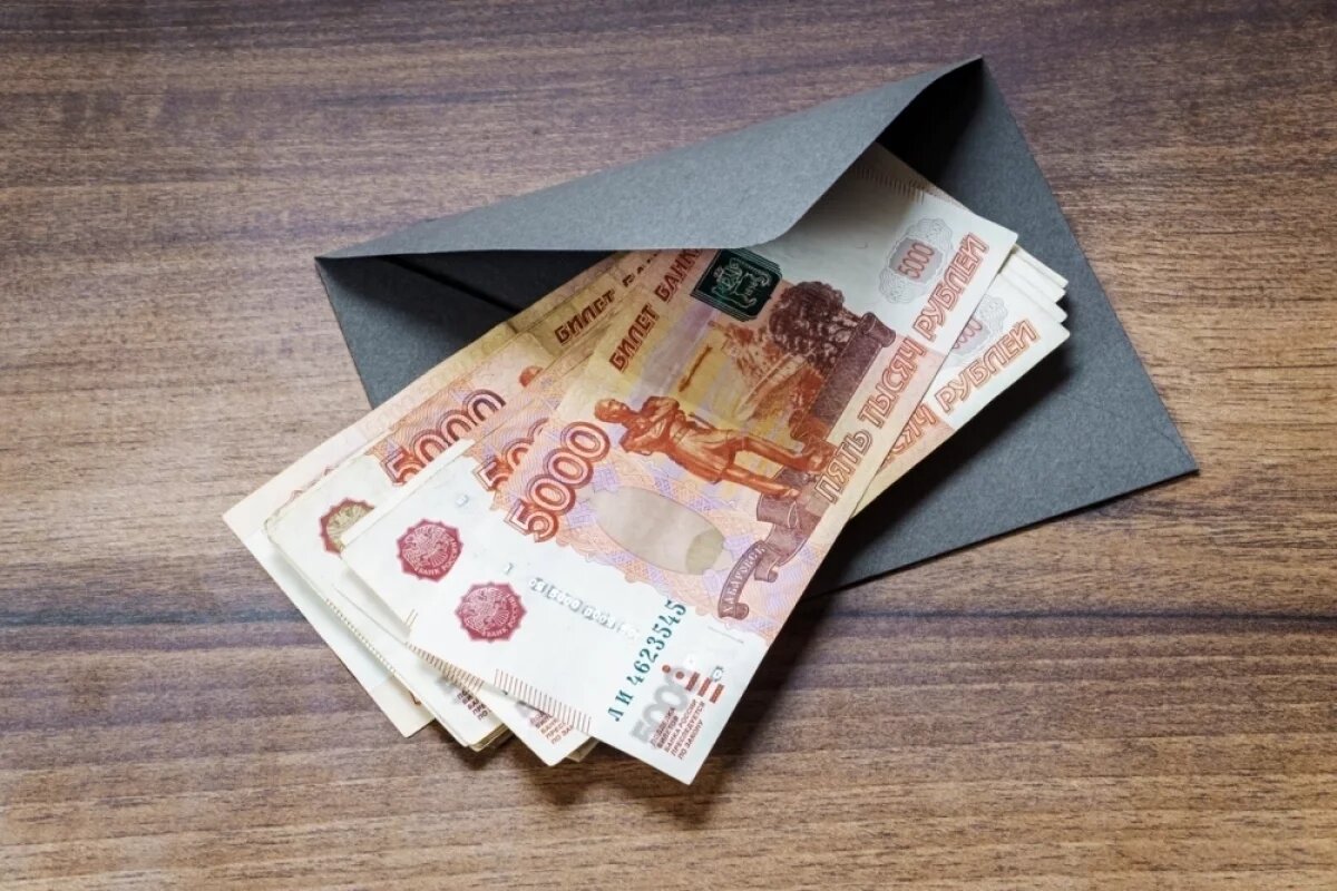    В последнее время многие работодатели выплачивают сотрудникам минимальный оклад, а большая часть заработной платы состоит из стимулирующих выплат — премий.