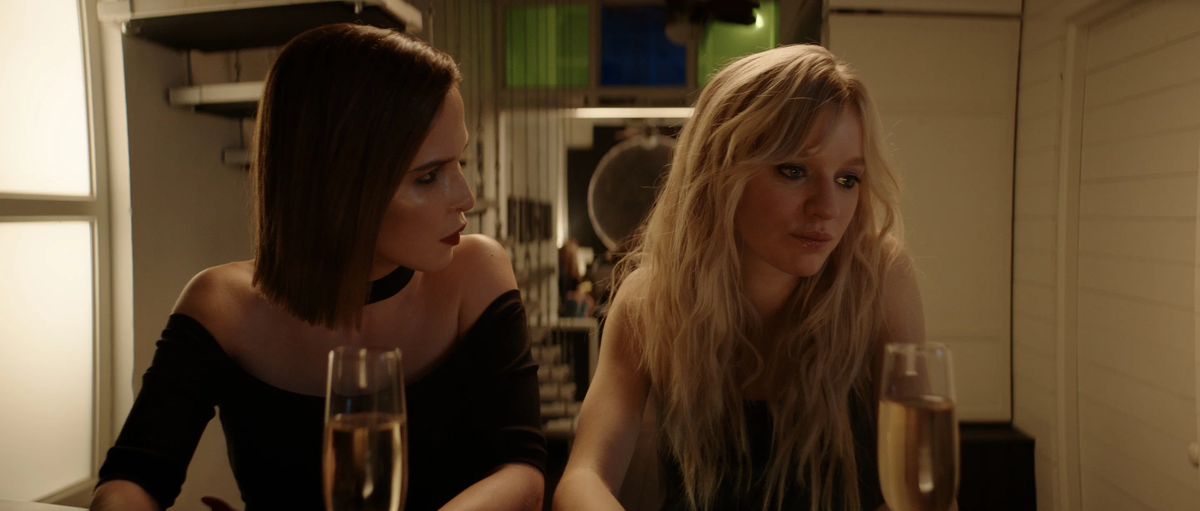 Кадр из сериала «Happy End»