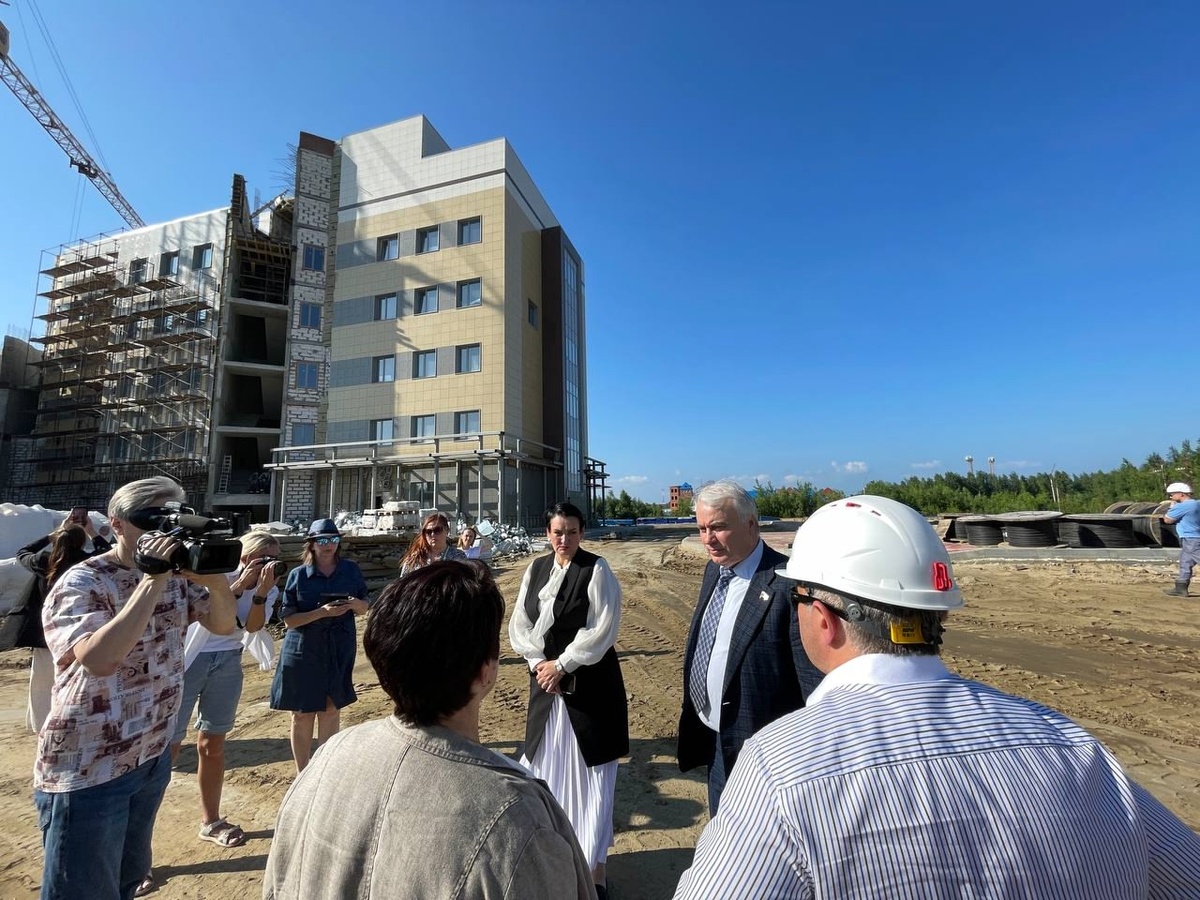    Павел Завальный оценил ход работ по объектам «Карты развития Югры»