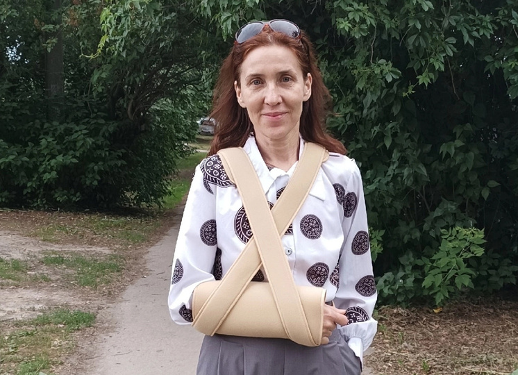 «Все нормально, бабка, закладчицу взяли!»: учительница, которой полицейские по ошибке нанесли увечья, обратилась в СК
