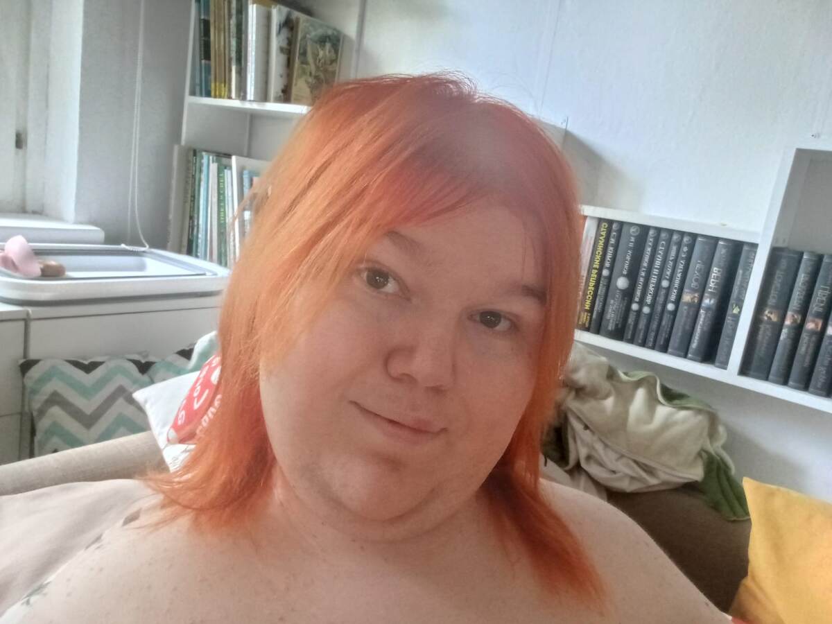 Высокомерная особа во всей красе.)) Сегодня у меня герпес. Спасибо, что пока хотя бы только на губе.))