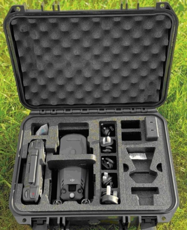    На украинских таможнях, через которые завозят под видом БПЛА контрабанду, а также пригоняют угнанные автомобили, обыски