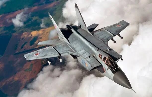 МиГ-31 — советский двухместный сверхзвуковой высотный всепогодный истребитель-перехватчик дальнего радиуса действия.