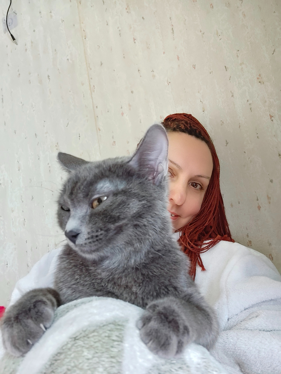 Луна - юная и беззаботная киса