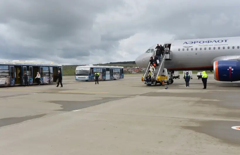     Самолет "Аэрофлота" в аэропорту Геленджика. © РИА Новости. Георгий Зимарев