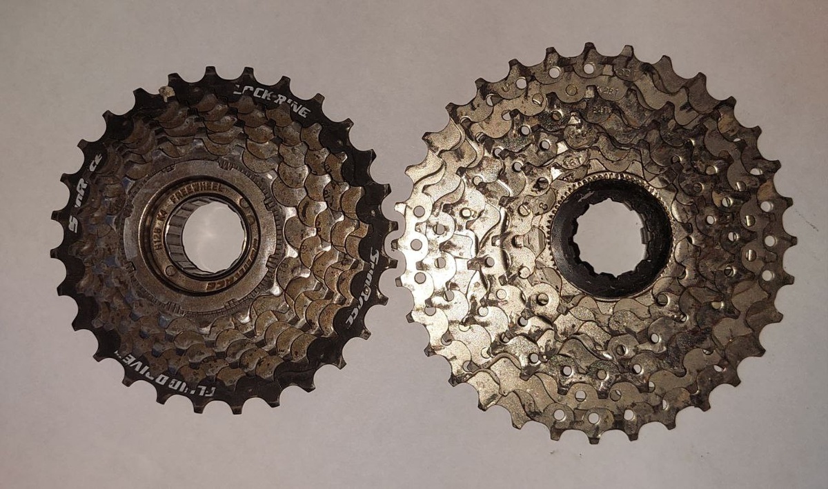 слева трещотка справа кассета