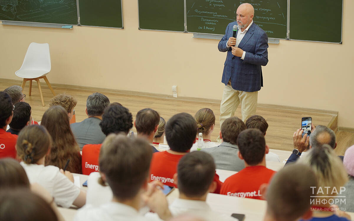 Сергей Цивилев сегодня принял участие в работе Межвузовской летней школы инженеров энергетики будущего «ИНЖИР-2025»Фото: © Владимир Васильев / «Татар-информ»
